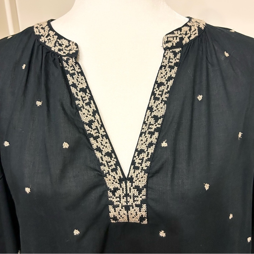 $169 Velvet by Graham & Spencer Ania Embroidered Boho Top size XS black Vneck - Picture 4 of 11